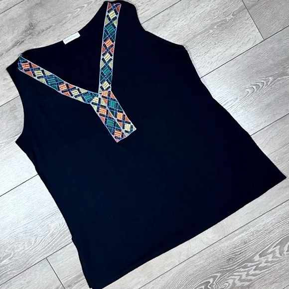 Pebble & Stone Embroidered Geometric V-Neck Tank Top - Picture 2 of 10